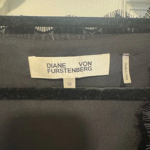 Diane Von Furstenberg Black Lace Wrap dress - Picture 4 of 4